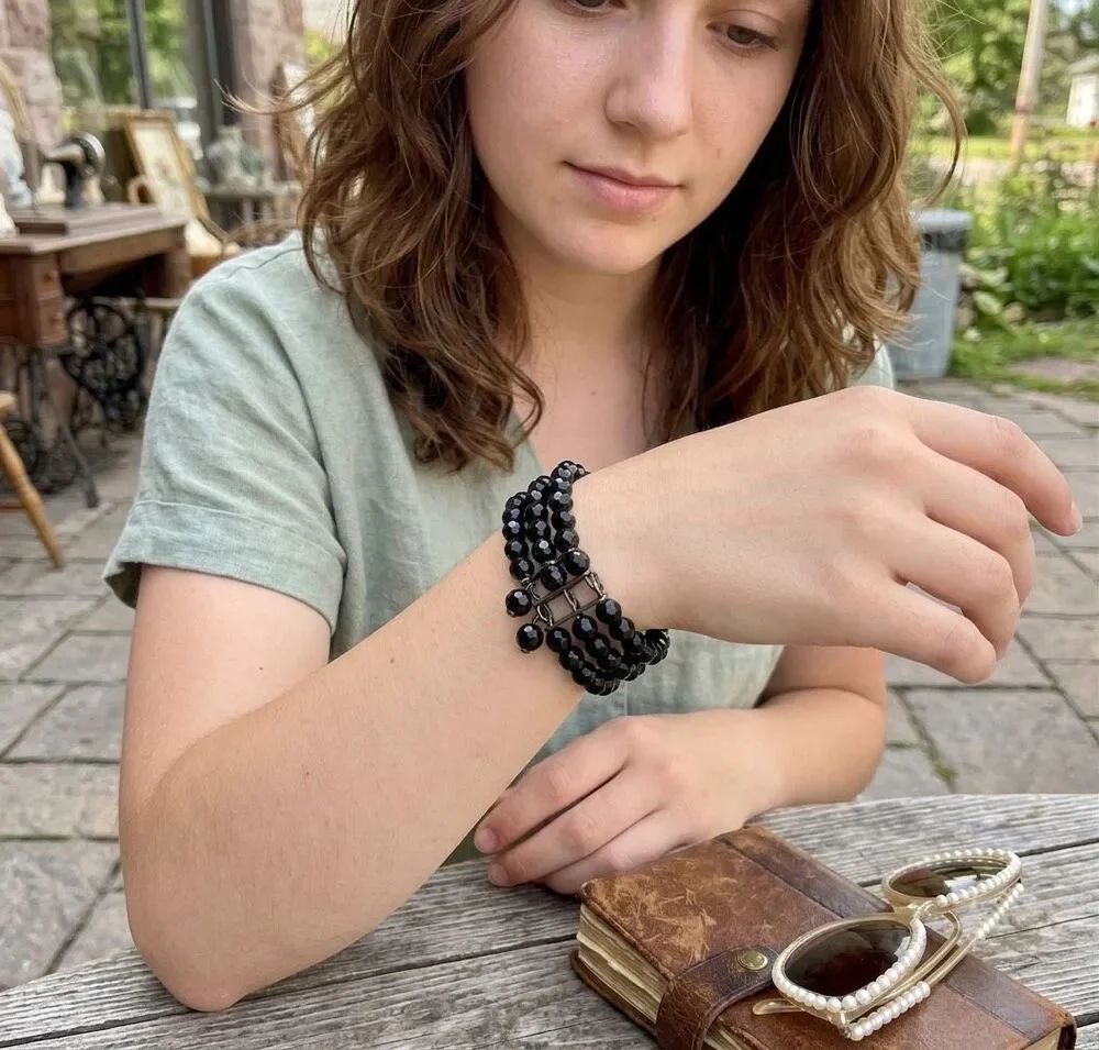 Vintage black beaded faceted memory wire 3 strand bracelet.